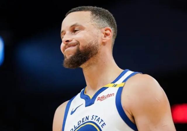 开云服务平台-库里崴脚维金斯休战 勇士12轮换只是狐假虎威？